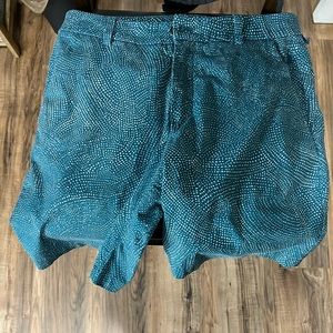 Men’s 32 Lululemon Dress shorts, 9 inch